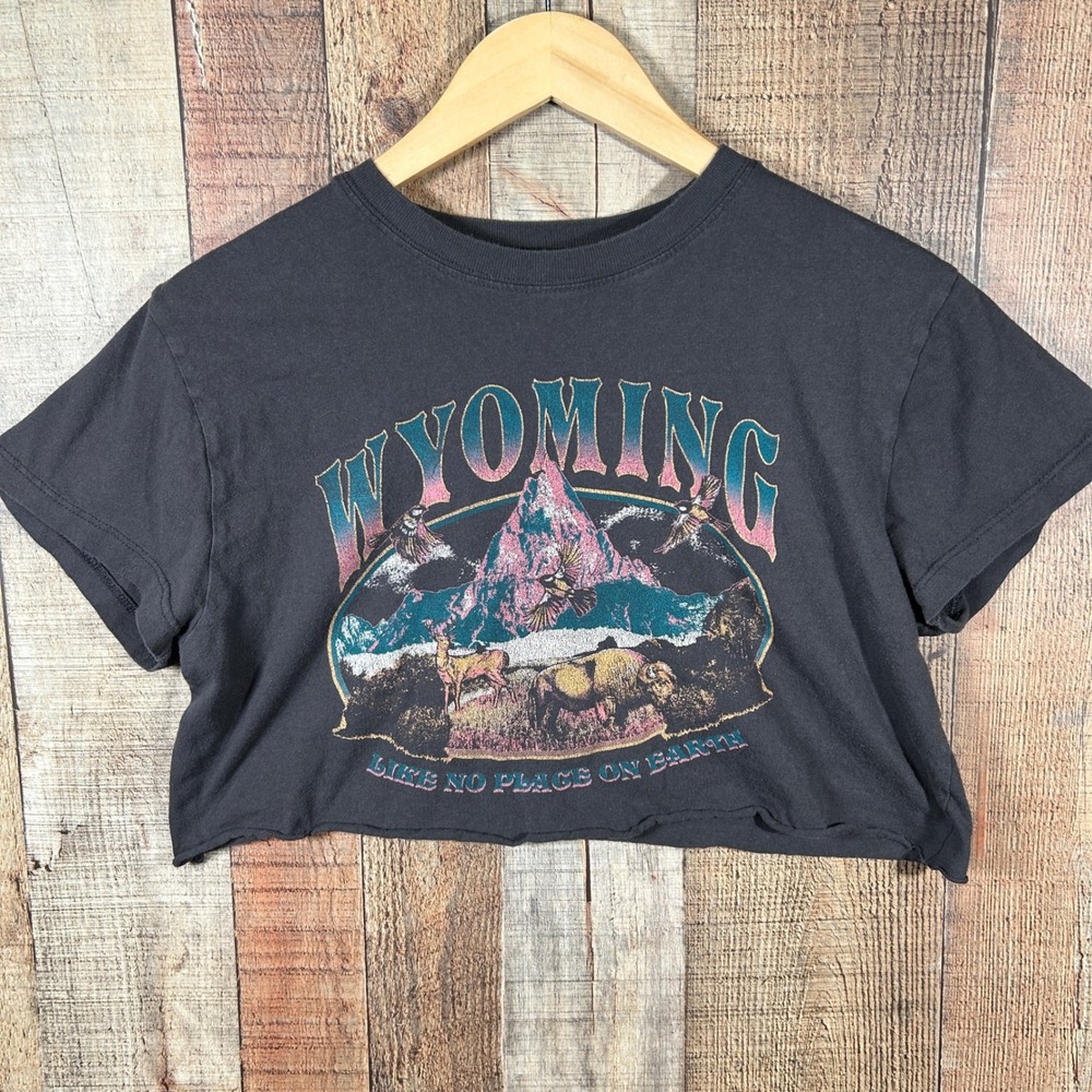 Mighty Fine Wyoming Graphic Tee Faded Black Cotton Cropped T-Shirt Medium